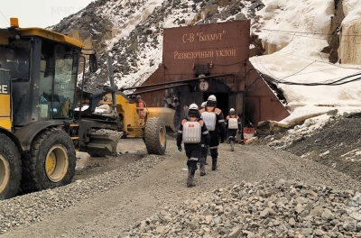 Спустя 11 суток спасателям так и не удалось добраться до 13 горняков, которые находятся под завалом на золотодобывающем руднике «Пионер»